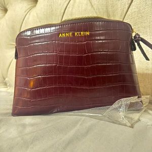 NEW Anne Klein make up bag